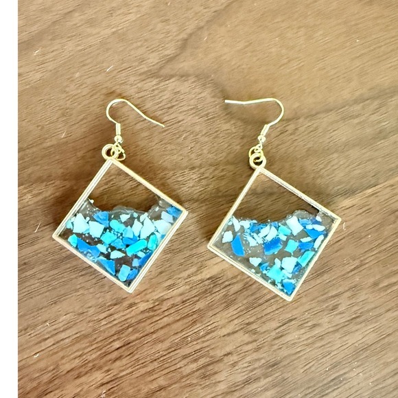 Square Drop Earrings Gold Tone Blue microplastic and resin Statement Jewelry - Picture 3 of 4
